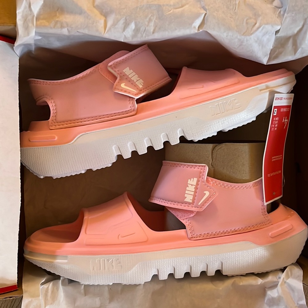 NWT NIKE PLAYSCAPE SANDALS 4Y